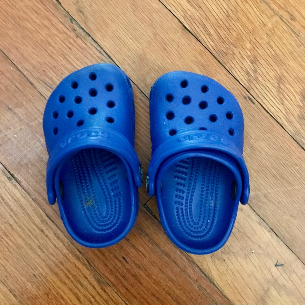 Cerulean blue toddler crocs size 2/3